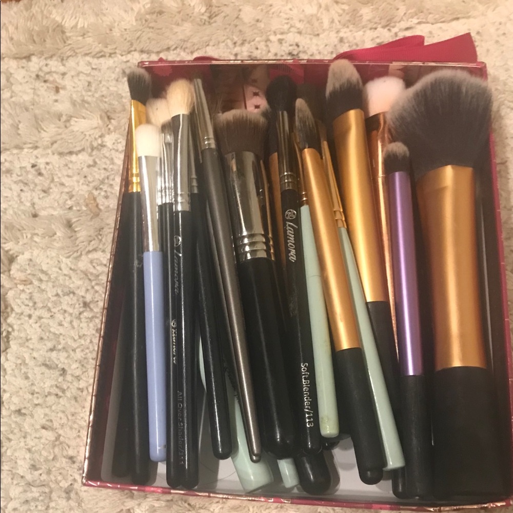 Makeup brushes bundle Sigma Etc check description